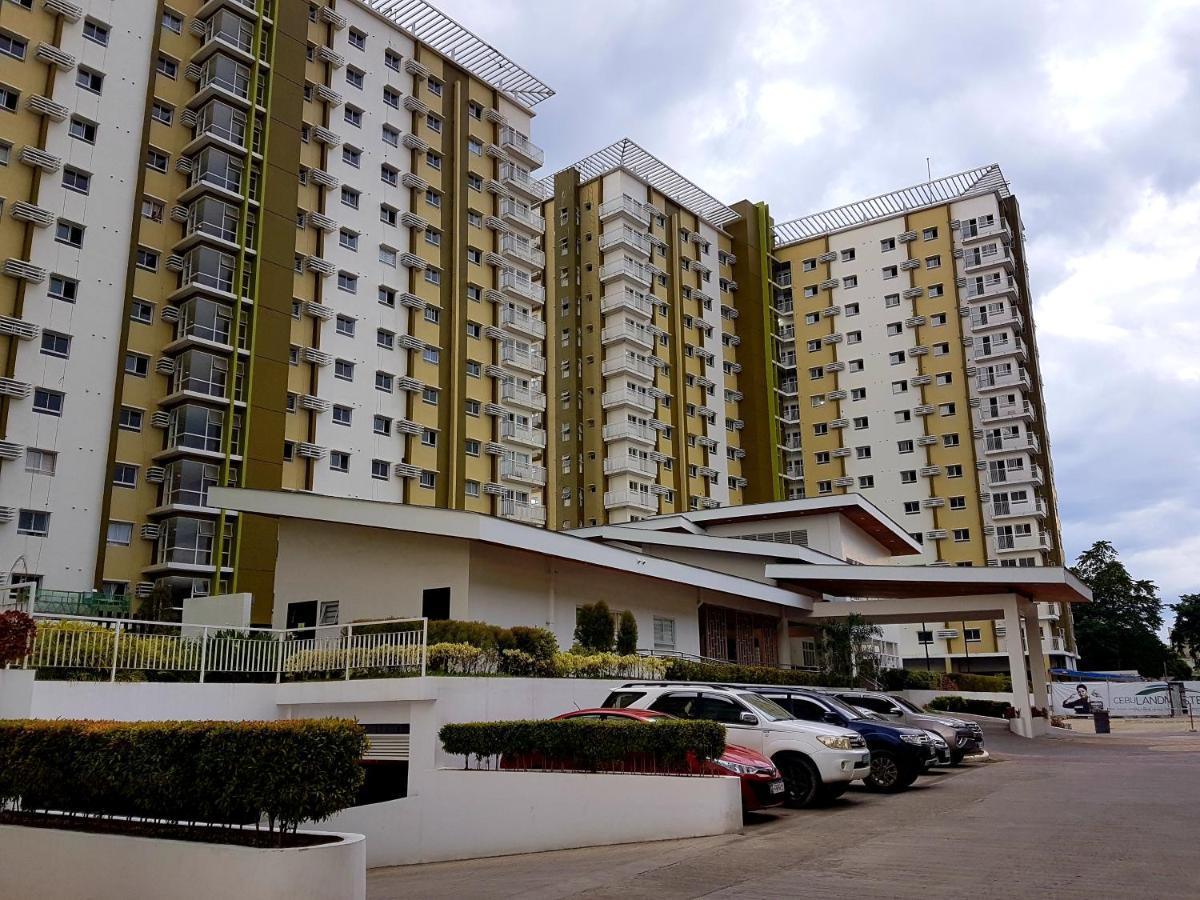 Keys 'N Places Holiday Rentals At Mesaverte Condo Cagayan de Oro Bagian luar foto